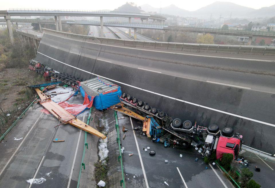 Four people killed in expressway bridge collapse in China