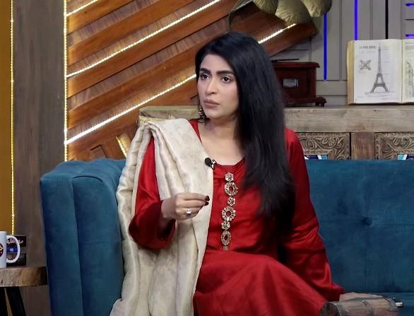  پاکستان شوبز انڈسٹری کی معروف میزبان اور اداکارہ مایا خان کی والدہ انتقال کر گئیں