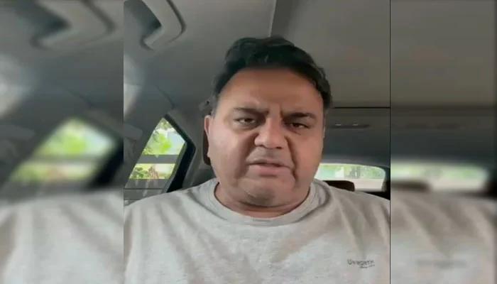 پی ٹی آئی کی موجودہ قیادت  کے ہوتے ہوئے عمران خان ی رہائی کا امکان نہیں، فواد چوہدری