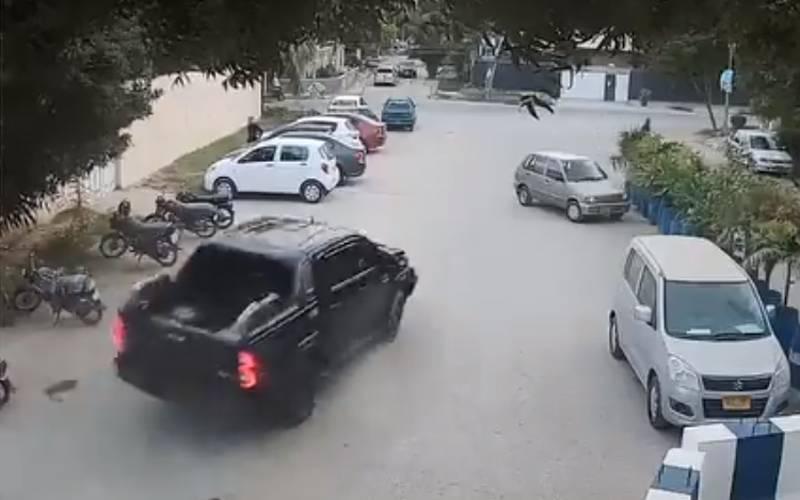 نادرا کے دفتر کے باہر حساس ادارے کی سرکاری گاڑی چوری