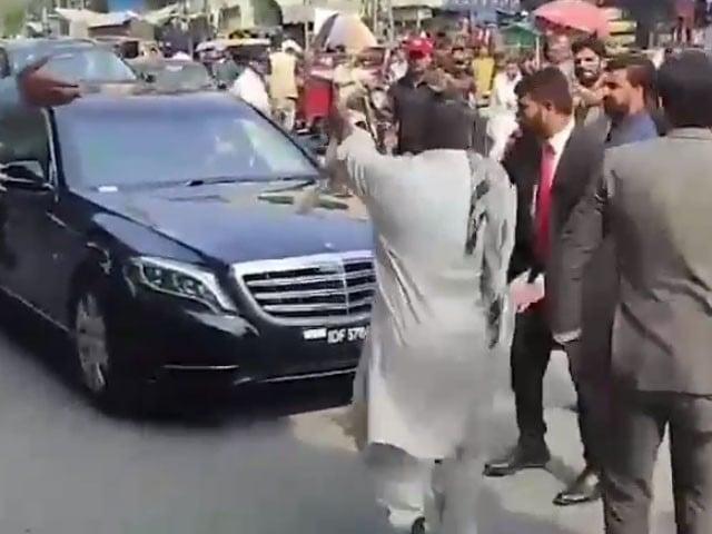 پریشان  حال شخص نے وزیر اعلی ٰ  پنجاب مریم نواز کا قافلہ روک لیا