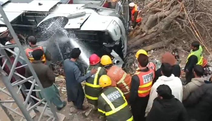 ہری پور، مسافر وین کھائی میں گر گئی، 7 افراد جاں بحق