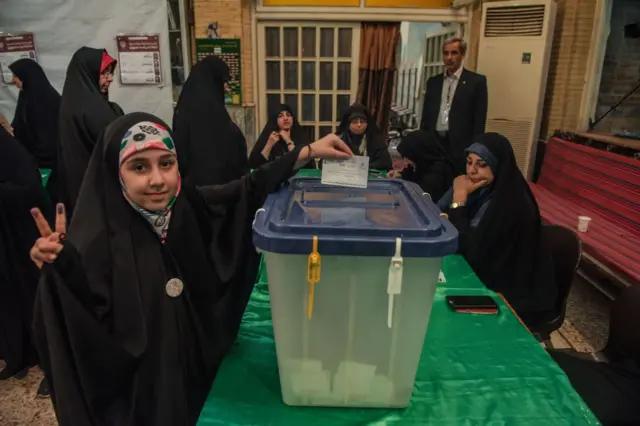 ایران میں صدارتی انتخابات کا دوسرا مرحلہ، پولنگ جاری