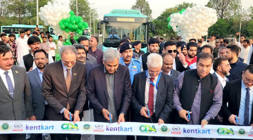 وزیرداخلہ نے اسلام آباد میں  الیکٹرک بس سروس کا افتتاح کردیا