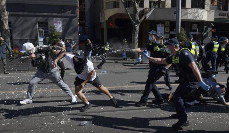 Australian authorities detain 250 in anti-lockdown protests nationwide