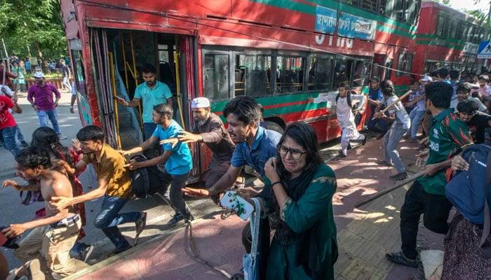 بنگلہ دیش میں احتجاج کے دوران 5 طلباء جاں بحق، درجنوں زخمی