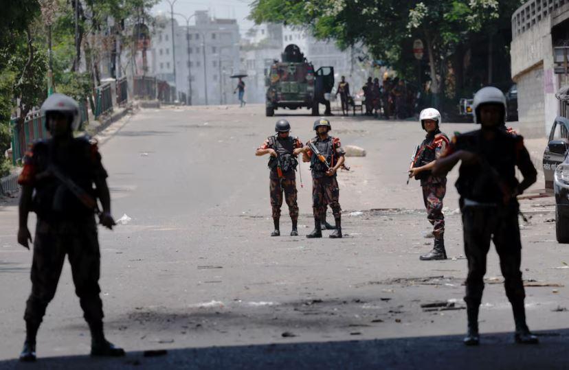 Bangladesh govt enforces curfew to quell protestors