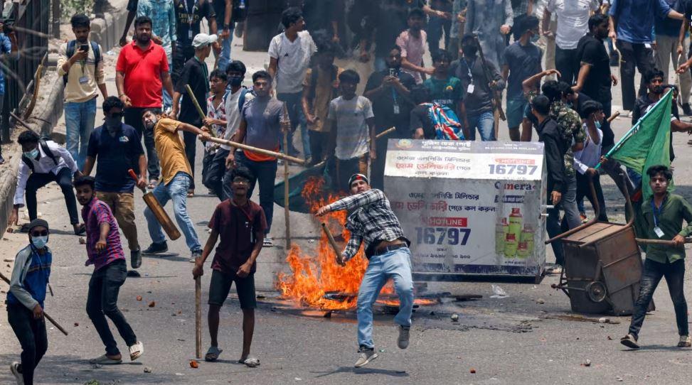 Bangladesh student group suspends protests over death toll