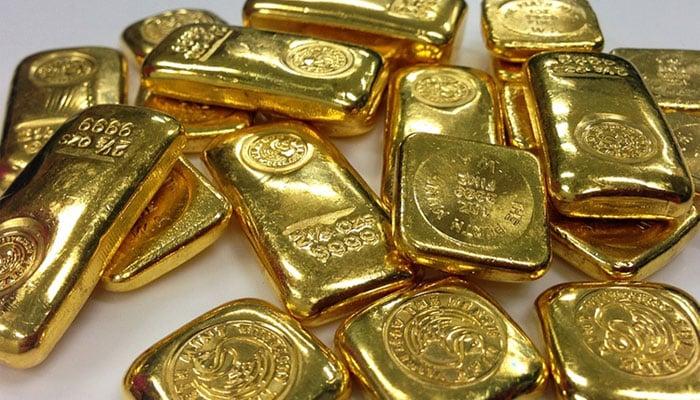 Gold price falls by Rs2,300 per tola