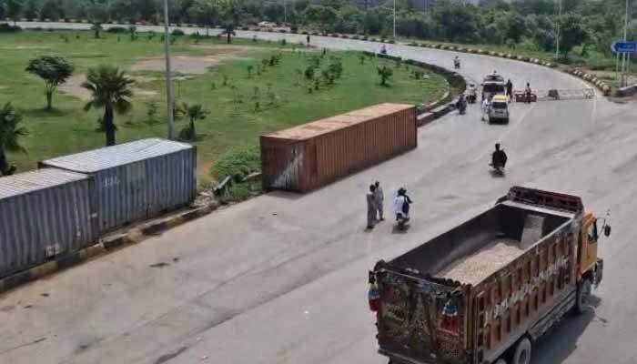 JI, PTI protest: Pindi-Islamabad route partially blocked, Metro service suspended