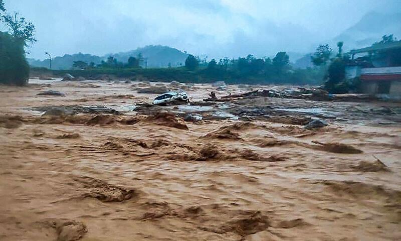 Landslides by monsoon rains in India take 93 lives