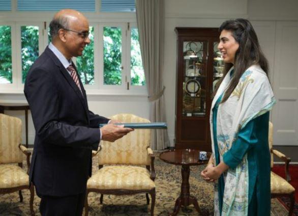 Pakistan’s envoy presents diplomatic credentials to Singapore president