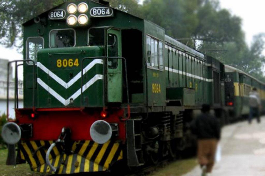 Pakistan Railways reduces fare on all classes