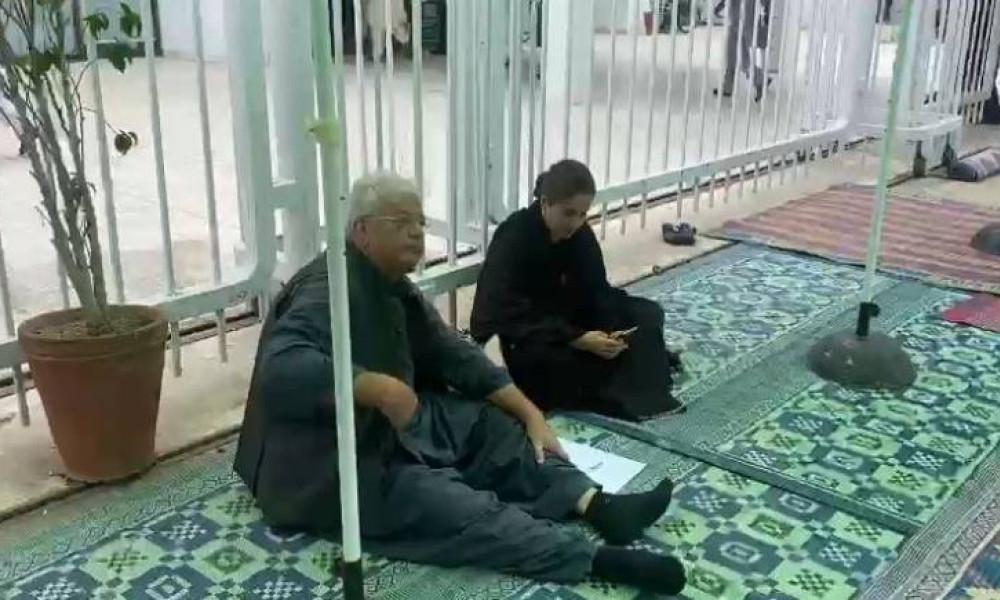 Only two members attend PTI's hunger strike camp