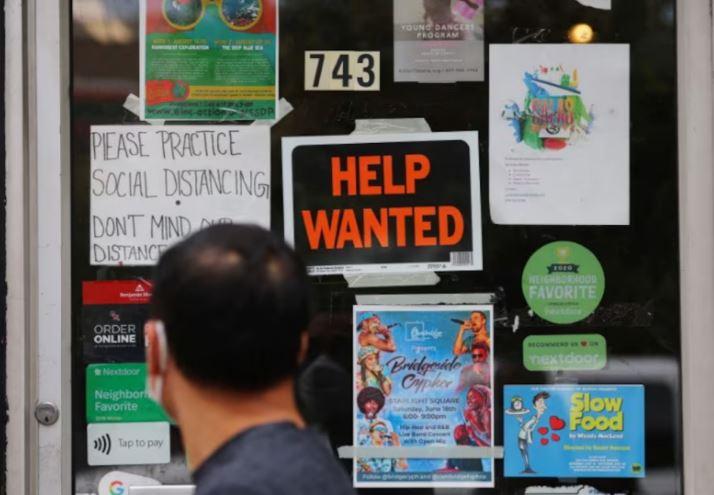 US weekly jobless claims drop calms market fears