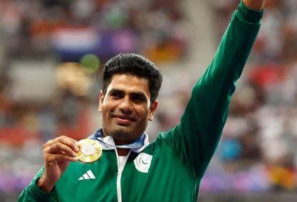 Pakistan’s hero Arshad Nadeem receives gold medal at Paris Olympics ceremony