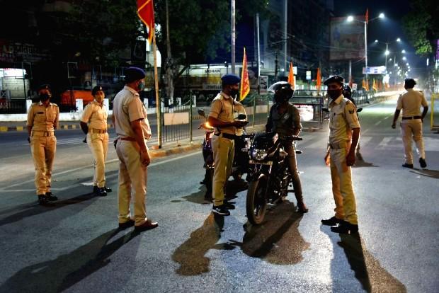 اومی کرون :  بھارت کے وفاقی دارالخلافہ نئی دہلی  میں کرفیو نافذ