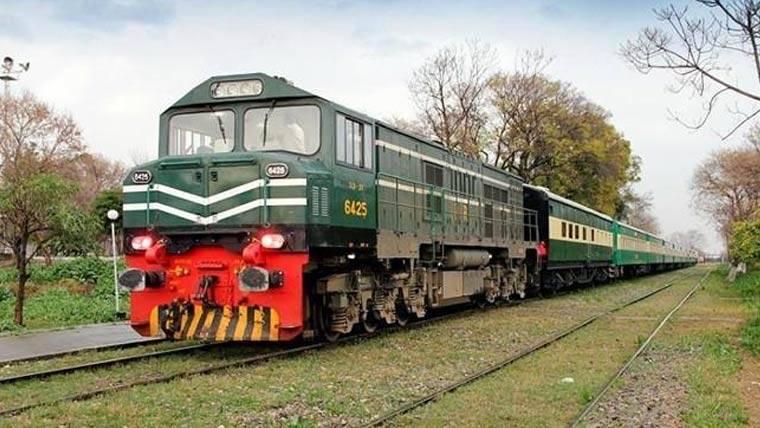 خسارے کے باعث 9 ٹرینوں کو پرائیویٹ کرنے کا فیصلہ