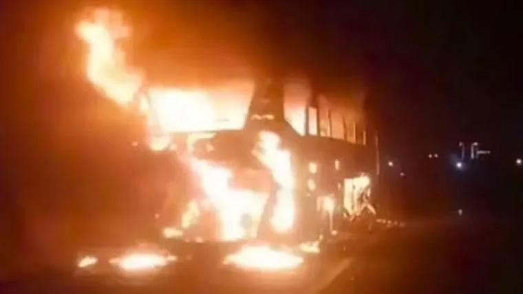ایران میں پاکستانی زائرین کی بس کو حادثہ ، 35 افراد جاں بحق،15 زخمی