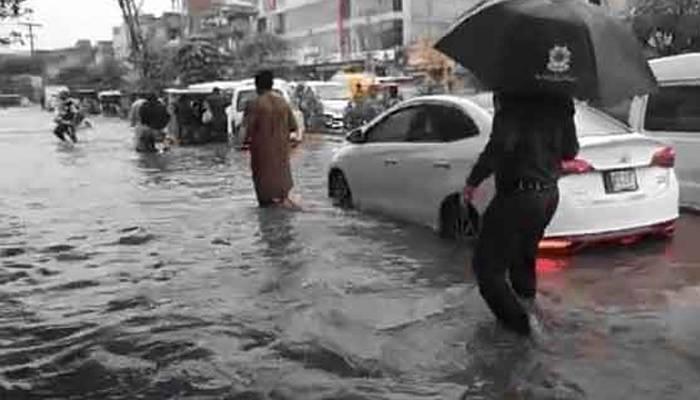 ملک بھر میں موسلادھار بارشیں، نشیبی علاقے زیر آب