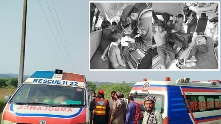 اٹک میں نامعلوم افراد کی سکول وین پر فائرنگ: دو بچے جاں بحق