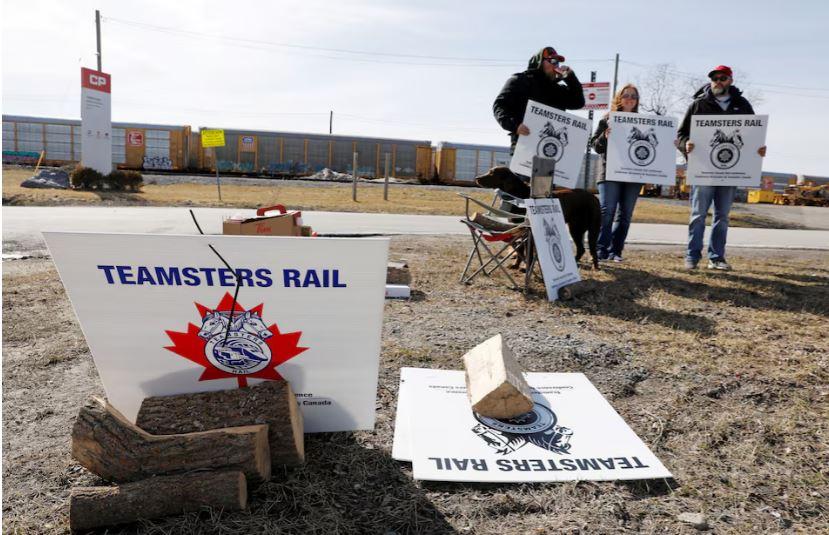 Canada rail shutdown locks out 9,000 workers after labor talks failed