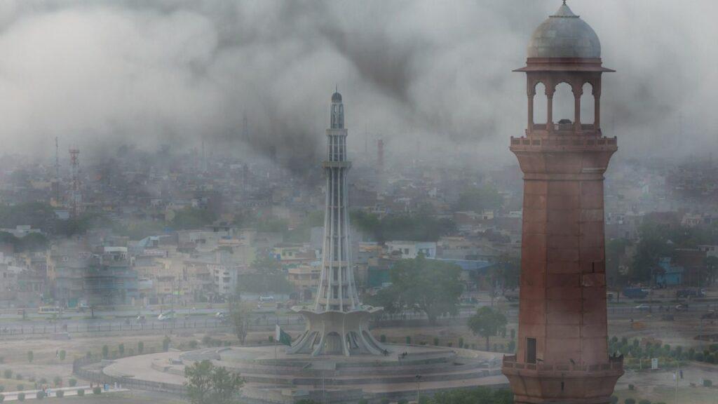 Lahore Smog: 10 traffic zones identified for immediate action