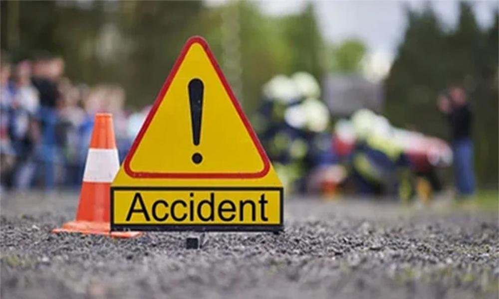 Four killed in car-truck collision on Sukkur highway