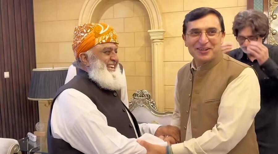 پی ٹی آئی وفد کی مولانا فضل الرحمن سے ملاقات