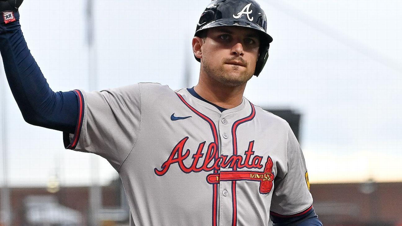 Braves' Riley to miss 6-8 weeks with broken hand