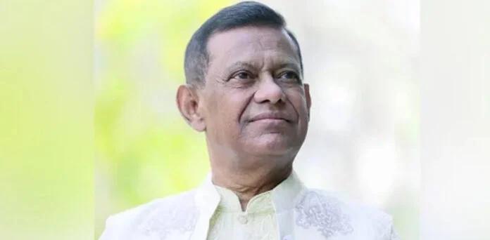 بنگلہ دیش میں سپریم کورٹ کے سابق جج شمس الدین چوہدری پر عوام نے انڈوں اور جوتوں کی بارش کردی