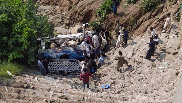 کہوٹہ سے راولپنڈی آنے والی بس حادثے کا شکار، 20 افراد جاں بحق