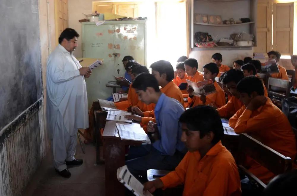سندھ میں مفرور اساتذہ کیخلاف کریک ڈاؤن، نوکریوں سے برطرفی کا فیصلہ