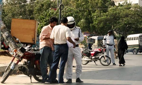 سندھ حکومت کا موٹر سائیکل چلانے والےشہریوں پرایک اور جرمانہ لگانے کی تیاری