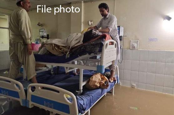 ایبٹ آباد  :  بارش  کا پانی ایوب میڈیکل کمپلیکس کے گراؤنڈ فلور میں داخل