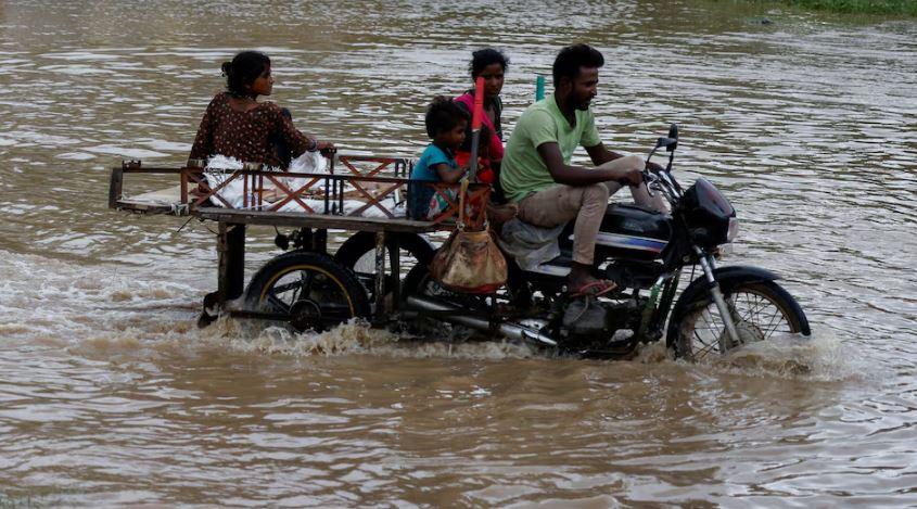 Heavy rains batter Western India, 28 dead