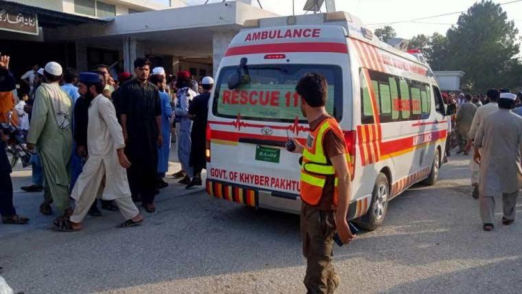  دیر بالا میں گھر پر مٹی کا تودہ گرنے سے 12 افراد جاں بحق