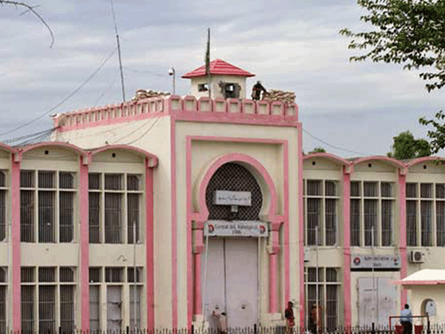 آئی جی جیل خانہ جات پنجاب کا رات گئے اڈیالا جیل کا اچانک دورہ
