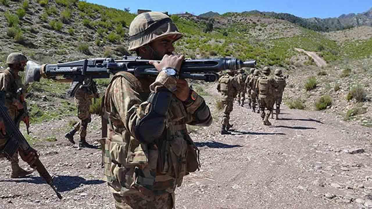 سیکیورٹی فورسز کی وادی تیرہ میں کامیاب کارروائیوں میں 12 خوارجی دہشتگرد جہنم واصل
