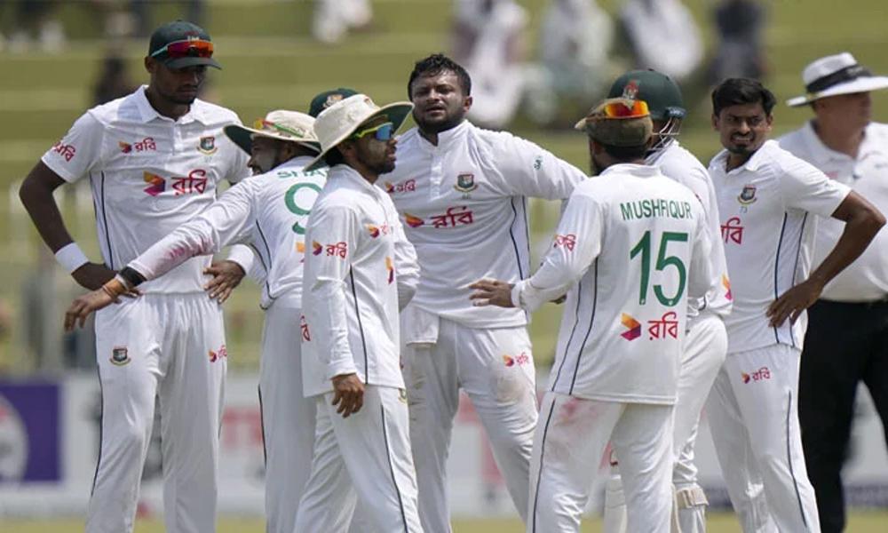 Pakistani team collapse at 274 in first Test against Bangladesh