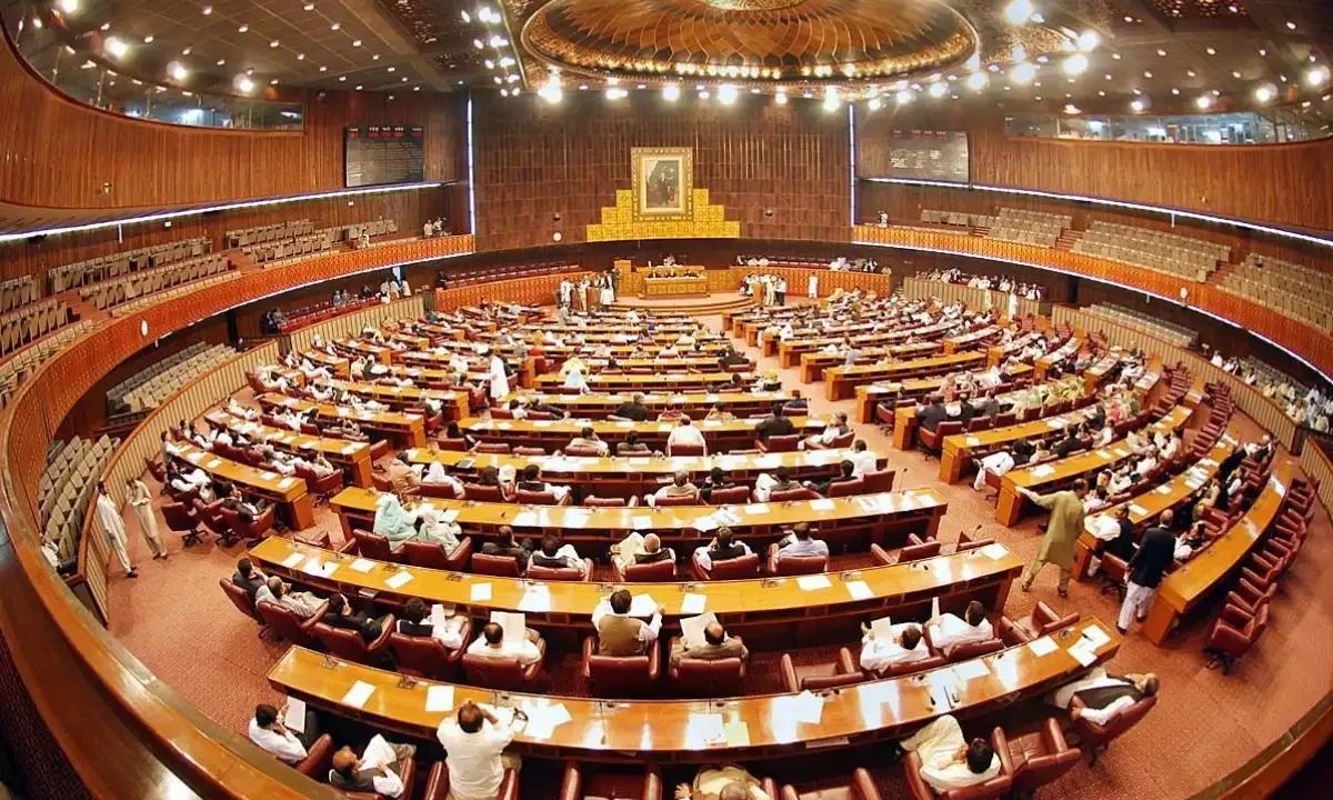 سپریم کورٹ میں ججز کی تعداد بڑھانے سے متعلق بل  سینیٹ میں پیش