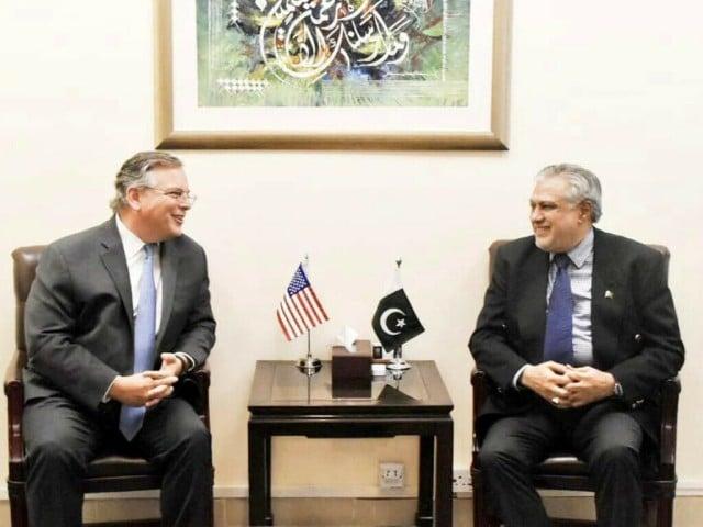  نائب وزیراعظم اور وزیر خارجہ اسحاق ڈار سے امریکی سفیر ڈونلڈ بلوم کی ملاقات