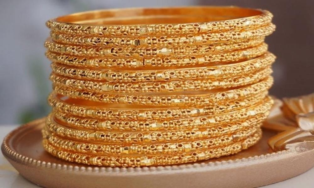 Gold price plummets by Rs2,000 per tola in Pakistan