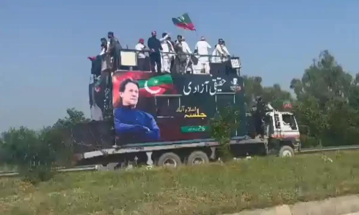 وزیرِاعلیٰ خیبرپختونخوا علی امین گنڈاپور بھی  جلسے کے لیے روانہ