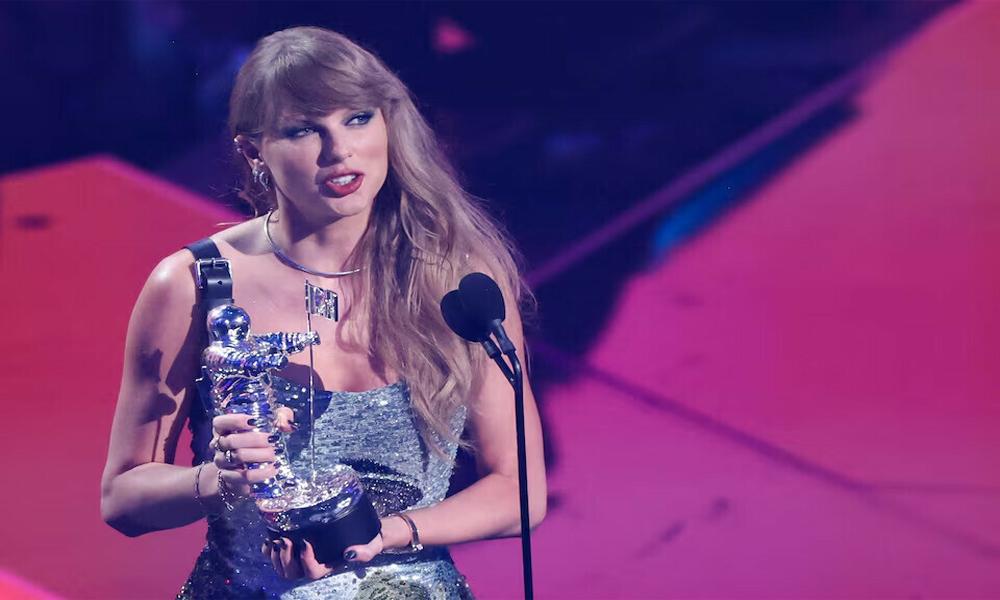 Taylor Swift wins seven VMAs, tying with Beyonce