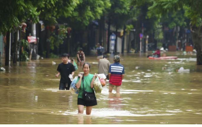 Death toll in Vietnam from typhoon impacts rises to 226, as pressure eases in Hanoi