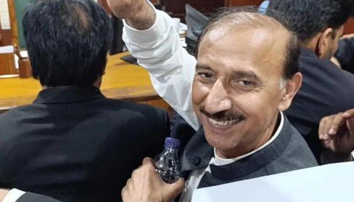 عدالت کا پی ٹی آئی   رہنما شعیب شاہین کو فوری رہا کرنے کا حکم