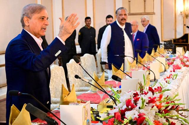 PM urges parliamentarians to support for constitutional amendments