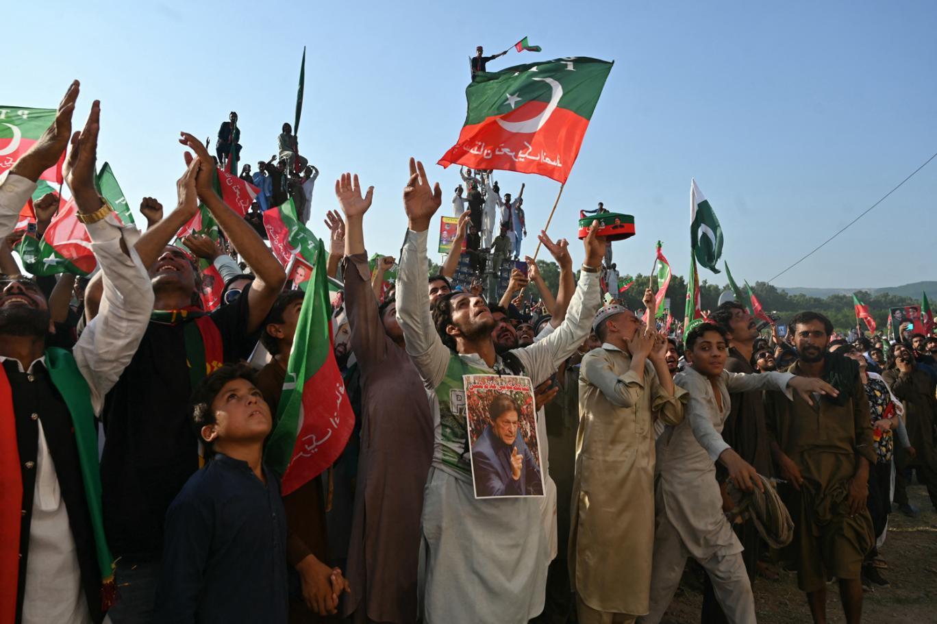 پی ٹی آئی کا لاہور میں جلسہ: عدالت کا ڈپٹی کمشنر کو شام تک فیصلہ کرنے کا حکم