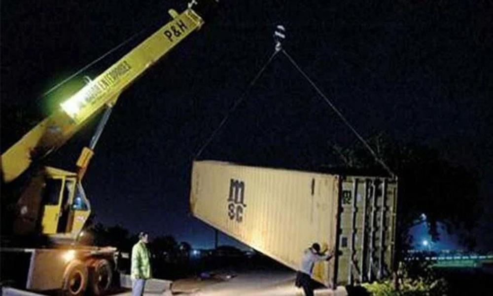 PTI’s Lahore rally: Heavy machinery at Peshawar Motorway to remove containers